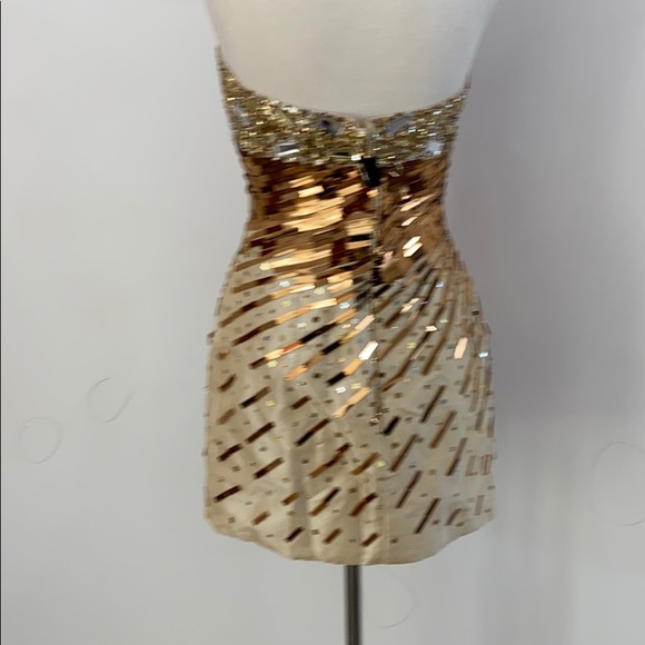 Short, Very Short 👗 - Picture 5 of 6